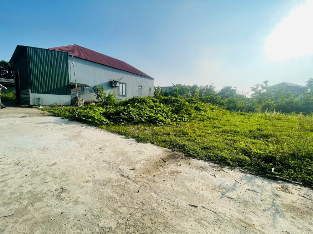 Lô đất làng chào vịt tìm mô ra giá ni nựa Sát bên đường nguyễn xí. Thuộc thôn trung hoà