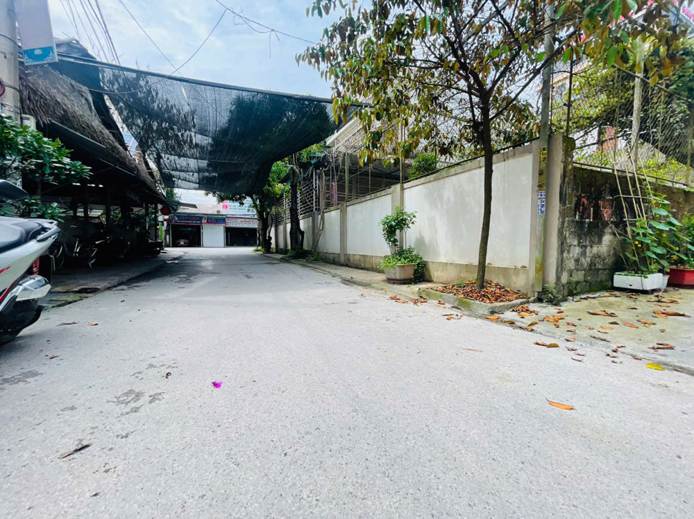 Chủ cần bán gấp nên để lại giá rẻ  Đất kinh doanh sát cafe bé trang. Và nhà hàng phương cúc
