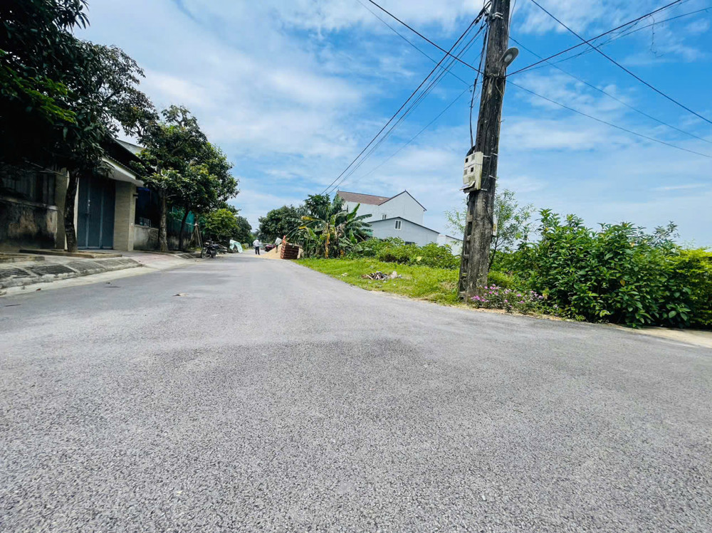 Lô đất thôn thuý hội thạch hưng đẹp giá rất tốt đầu tư.   Sát đường mai thúc loan. Giao thông thuận tiện