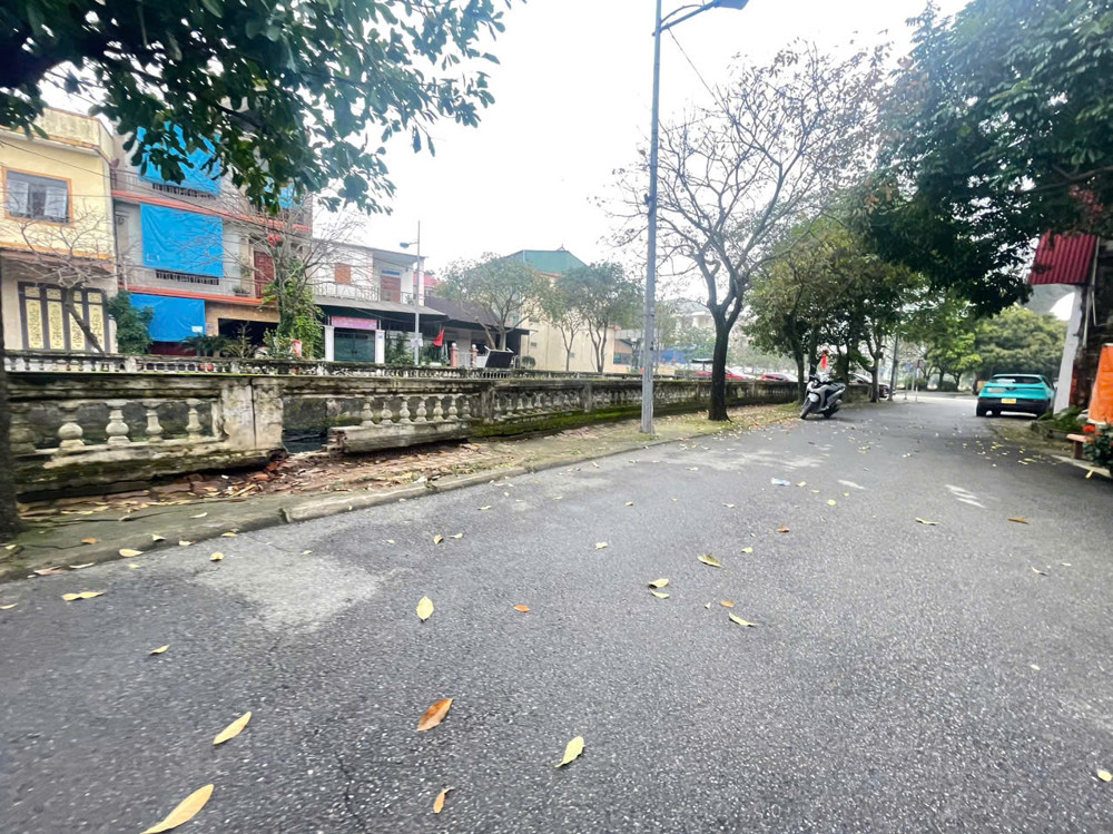 Lô đất mặt đường hào thành. Trung tâm tp. Gần uỷ ban tỉnh.gần chợ tỉnh và nhiều cơ sở tiện ích khác