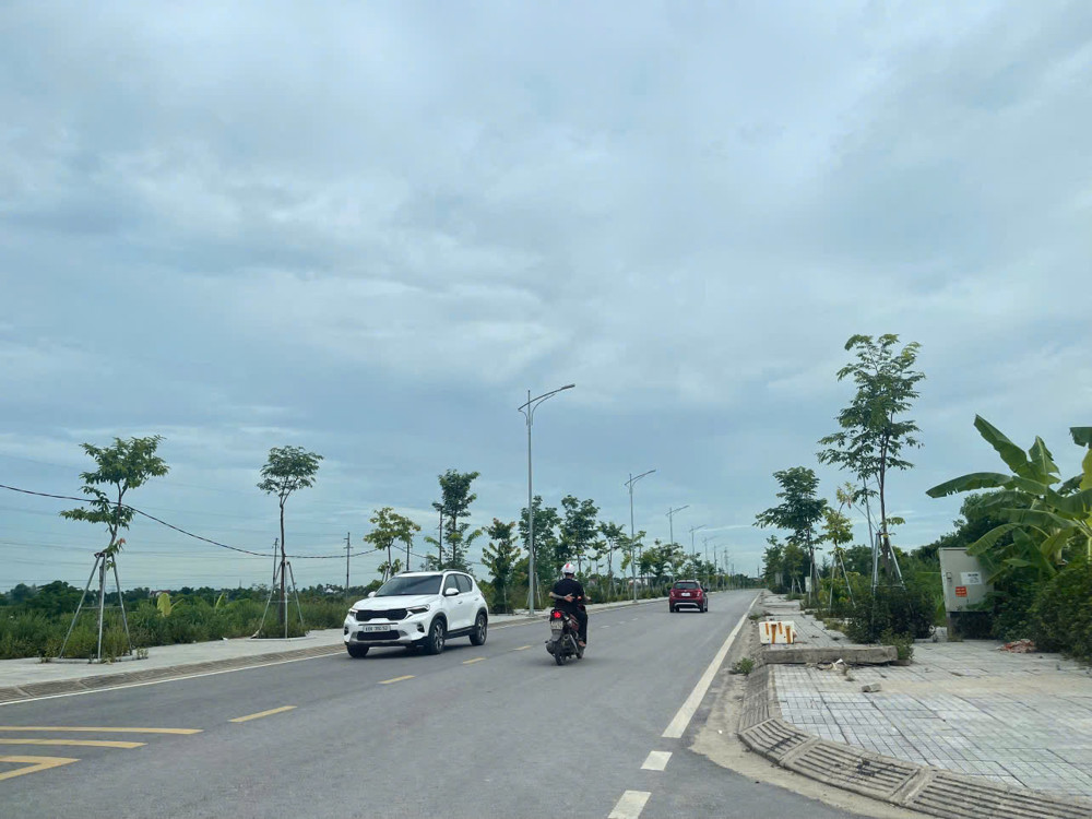 - Đất đấu giá Phường Thạch linh( cũ) , Đi đườnh Vũ quang vào ngõ 247 