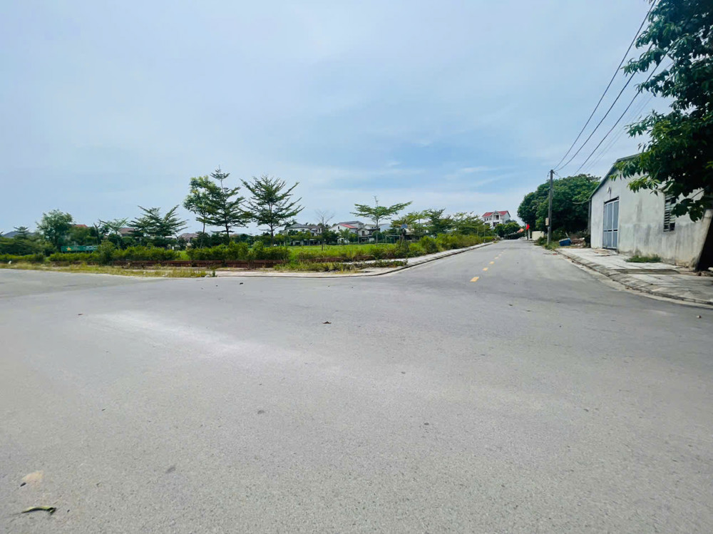 Lô đất vip siêu trung tâm tp hà tĩnh. Mặt đường trung tiết. Sát bên sân bóng cực kỳ thoáng
