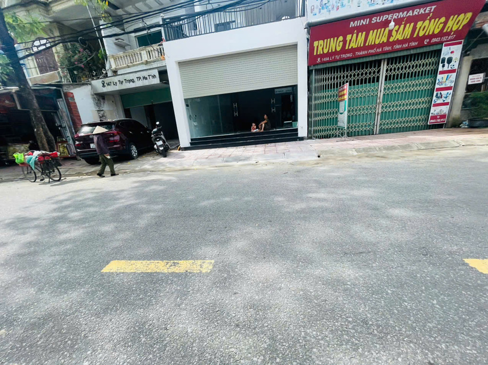 Nhà ba tầng mặt đường kinh doanh siêu vip. Đường lý tự trọng. Trung tâm tp hà tĩnh