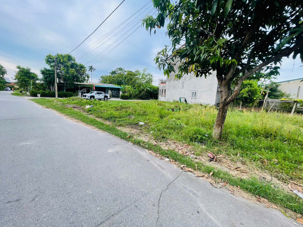 Hai lô đất cấp lk khu QH đồng rào phường thạch trung.  Lô đất tầm tiền hiếm có còn sót lại. Gần chợ bình hương.