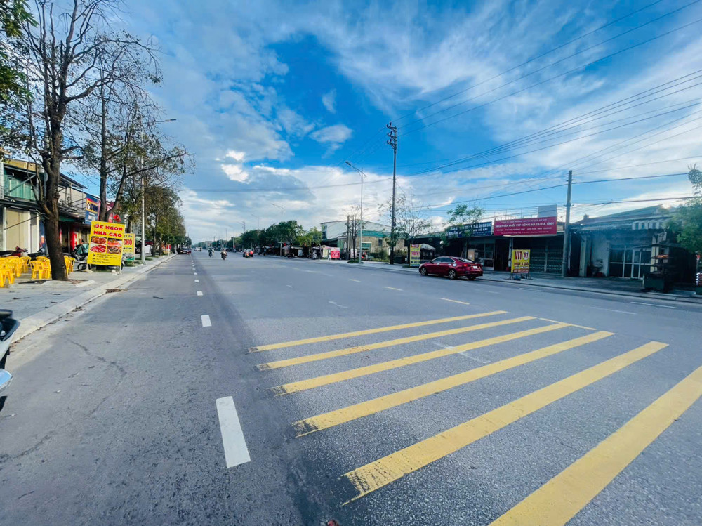 Ốt kinh doanh mặt tiền đường Quang Trung  Đông Tiến - Thạch Trung 