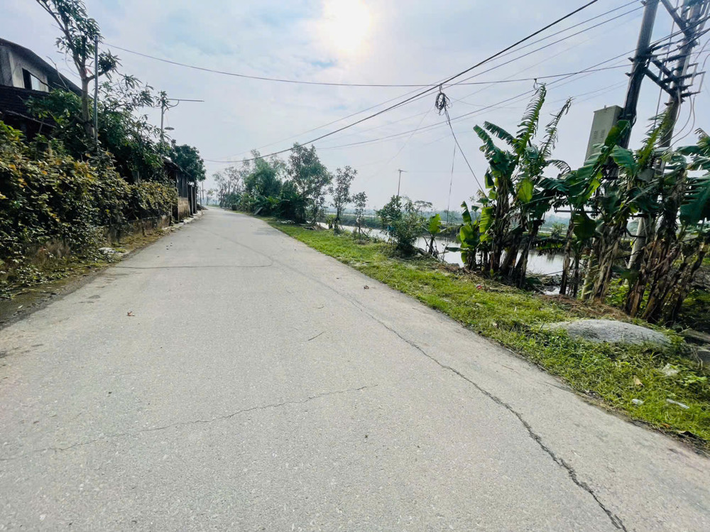 Chỉ 1 tỷ 380 có ngay lô đất đường to không một lỗi nhỏ. View hồ điều hoà