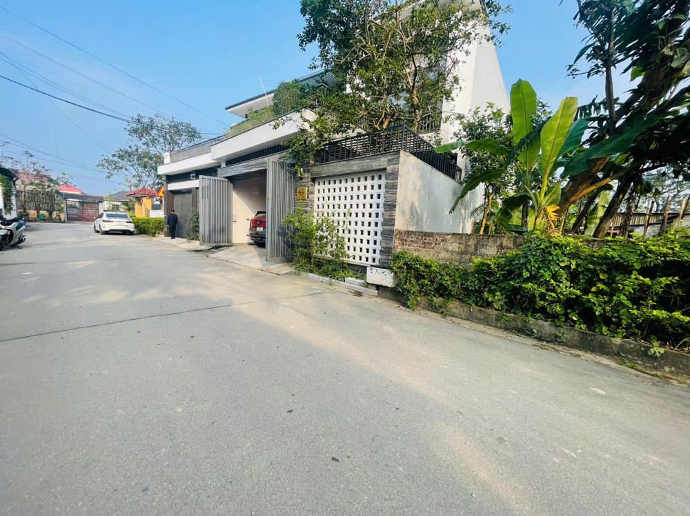 Ko đầu tư lô này đầu tư lô nào Lô Đất trục chính tdp sát bên QH công an tỉnh đang làm. Trường việt đức đang khởi công