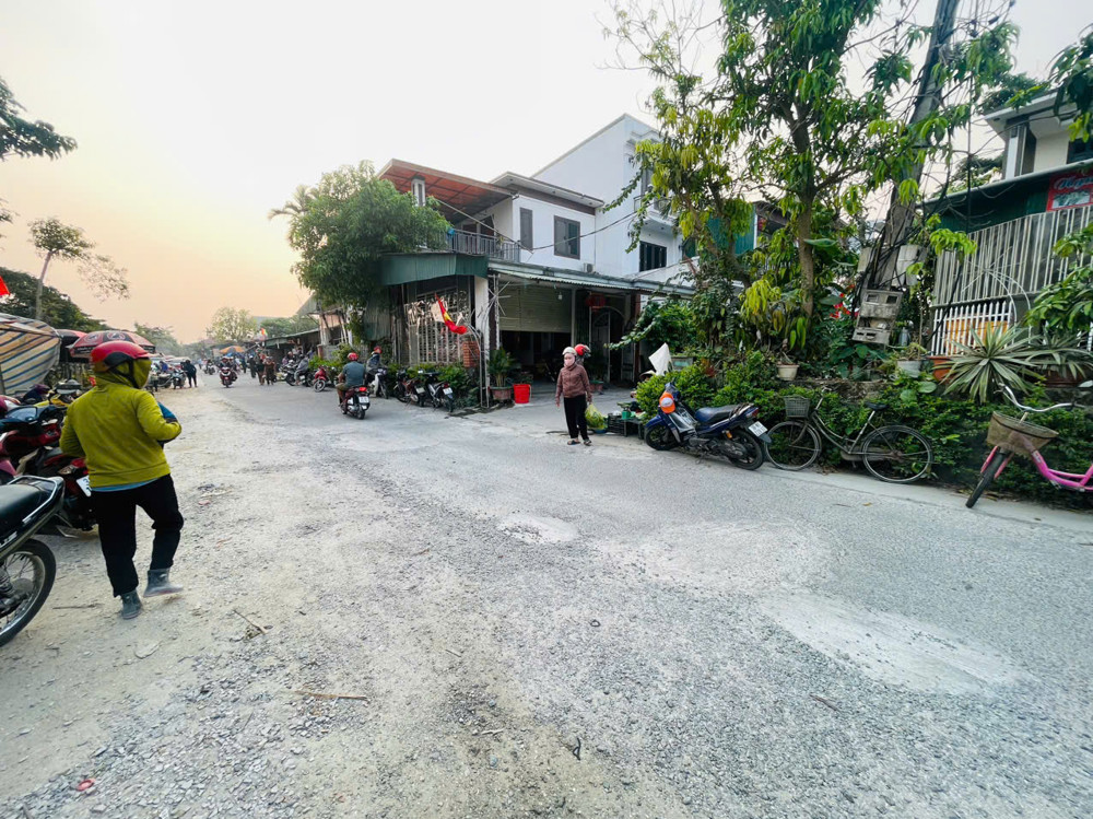  Một lô kinh doanh quá đẹp ngay trước cổng chợ trại xã Hộ Độ tp hà tĩnh