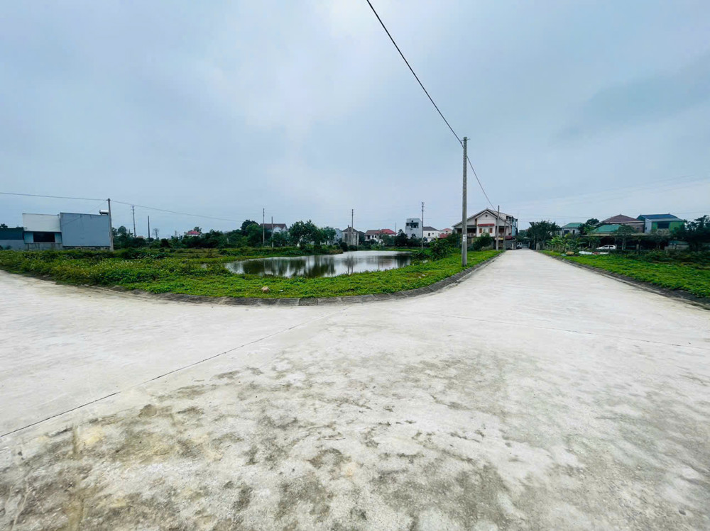 Chính chủ gửi bán lô đất hai mt. khu QH trung hoà thạch tân. Cách vincom chỉ 2km.