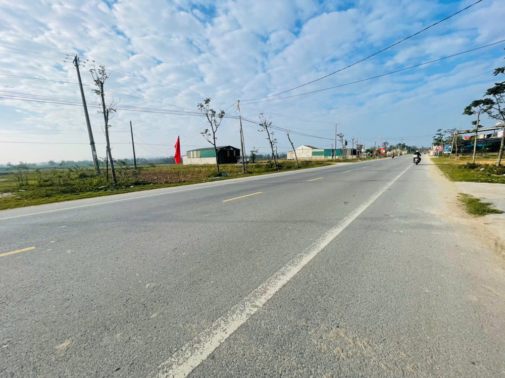 Nằm ngay trục đường trước cổng khu công nghiệp VSIP thạch hà