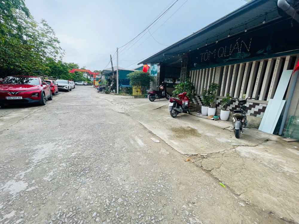 Đất thạch đài đối diện cổng phụ trường cấp ba lê quý đôn