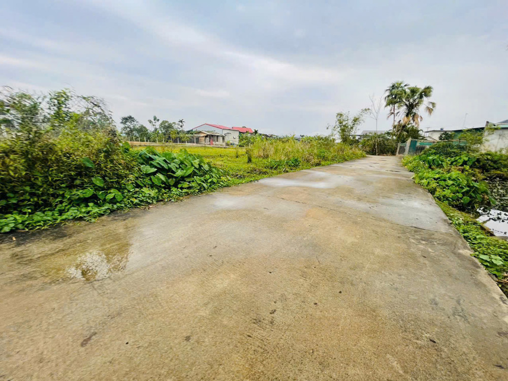 Rất rẻ Cần tiền bán gấp lô đất thôn văn minh thạch tân phường hà huy tập.