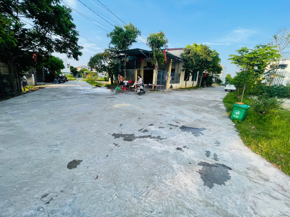 Đất cấp lối hai đường Tl 17