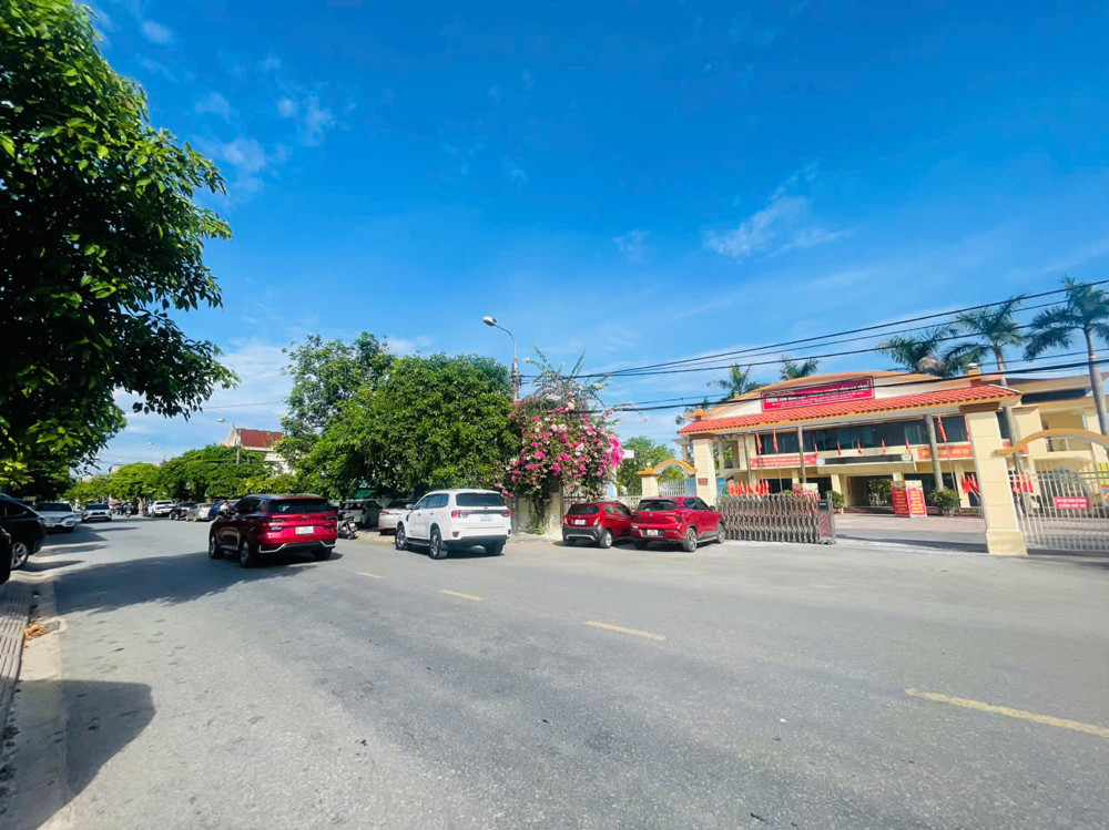 Bán đất kinh doanh mặt đg Lê Hồng Phong