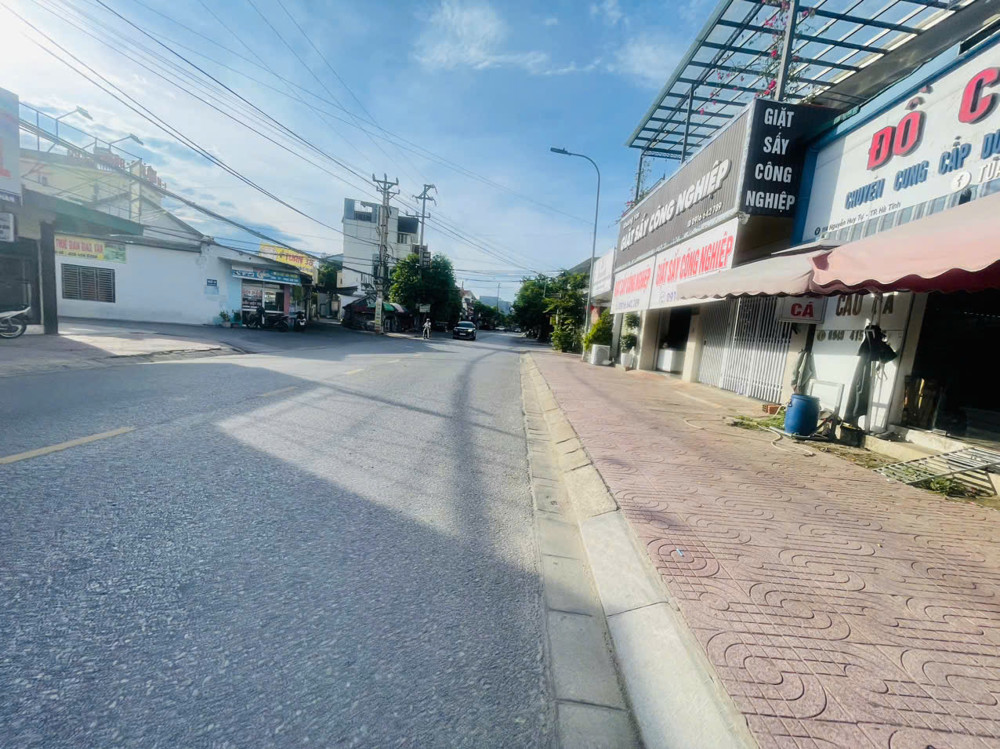 Đất kinh doanh đường huy tự.