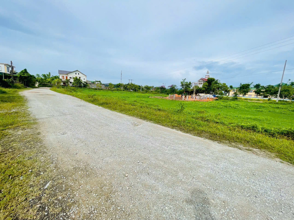Đất cấp giá rẻ. Tại liên vinh thạch đài. 