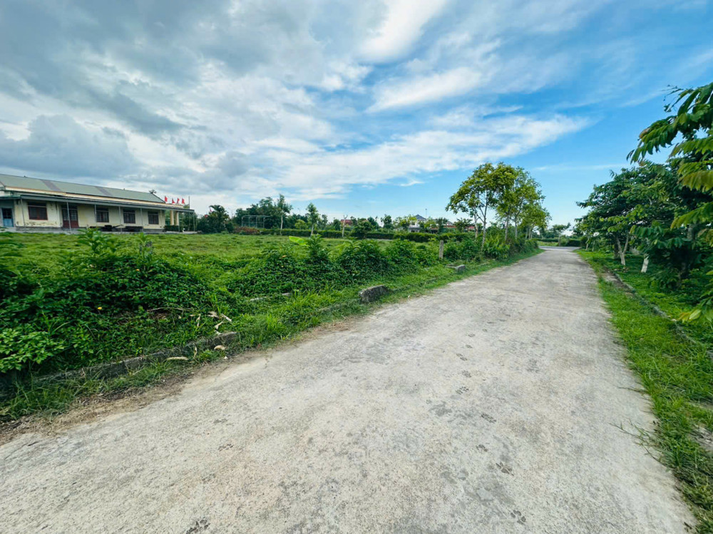 Đất kỳ phong thạch đài. Gần công an phường hà huy tập.