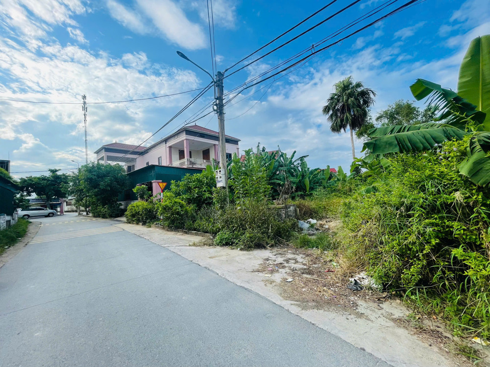 Lô đất đẹp ngay cổng chào làng Trung Hòa, thạch tân cũ. Cách Nguyễn Xí mấy bước chân. 