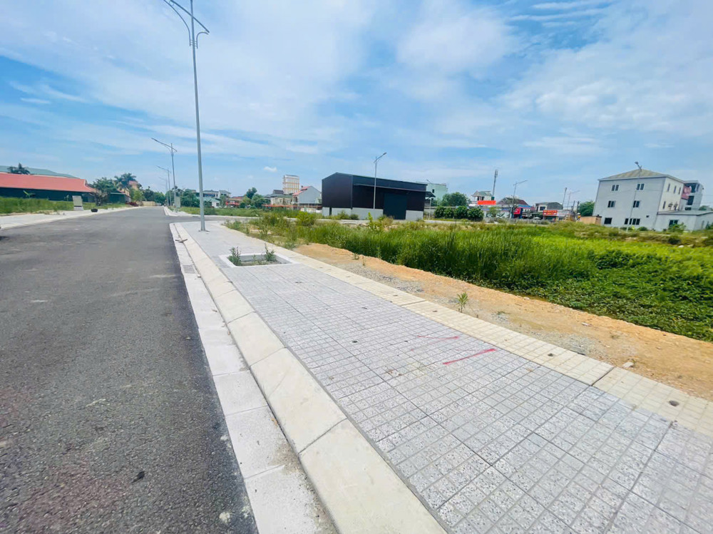 Bán xả lũ đất quy hoạch sau lẩu mỹ triều thạch trung Trước mặt phòng CSGT