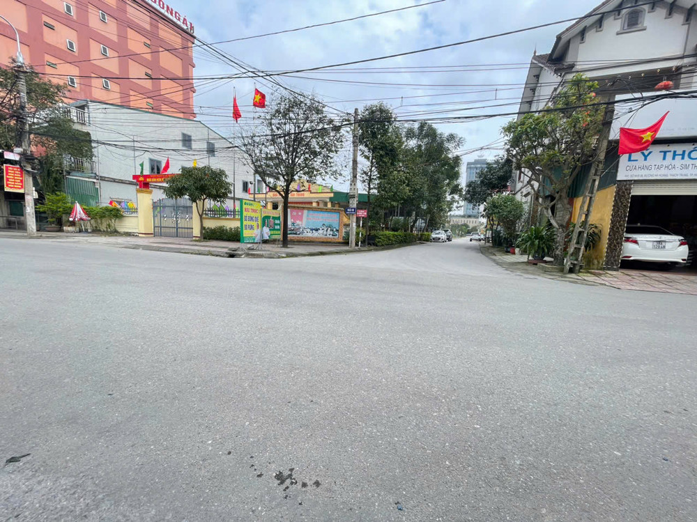 Lô đất mặt đường kinh doanh hà hoàng. Trục đường dân cư đi lại cực kì nhiều